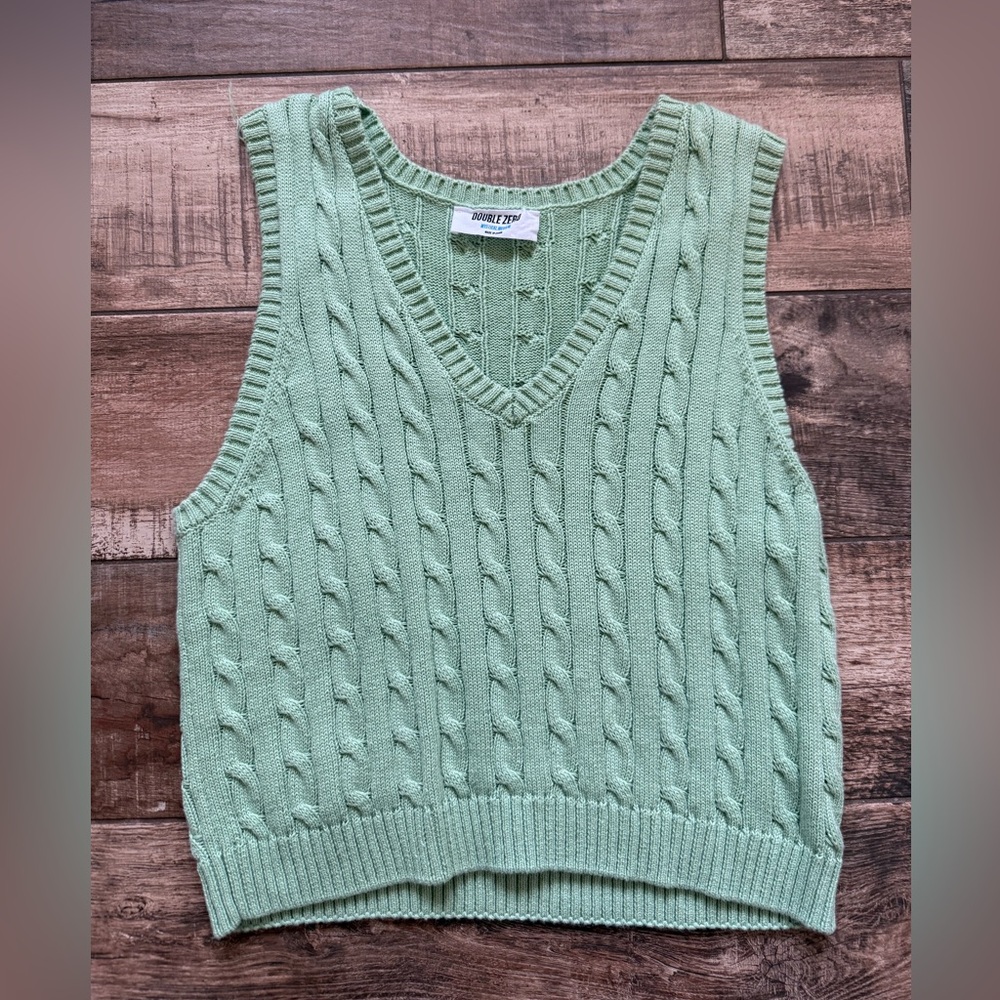 LIKE NEW DOUBLE ZERO CABLE KNIT SWEATER VEST MINT SIZE MED